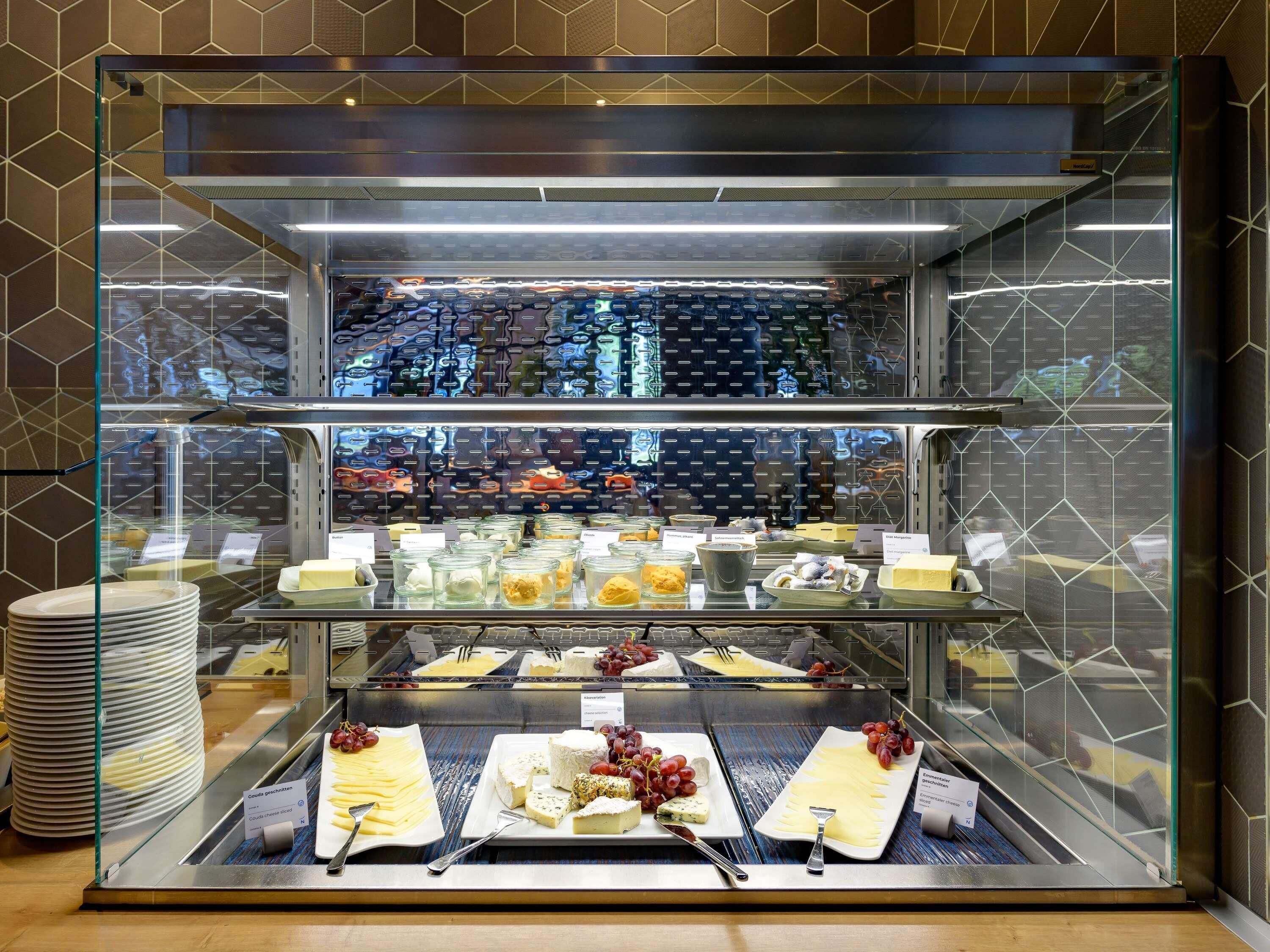 Se ofrece un desayuno a la carta (24 EUR por persona)