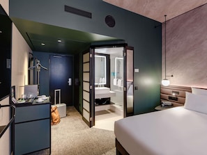 Standard Room, 1 Double Bed with Day Bed | 1 bedroom, premium bedding, free minibar, in-room safe