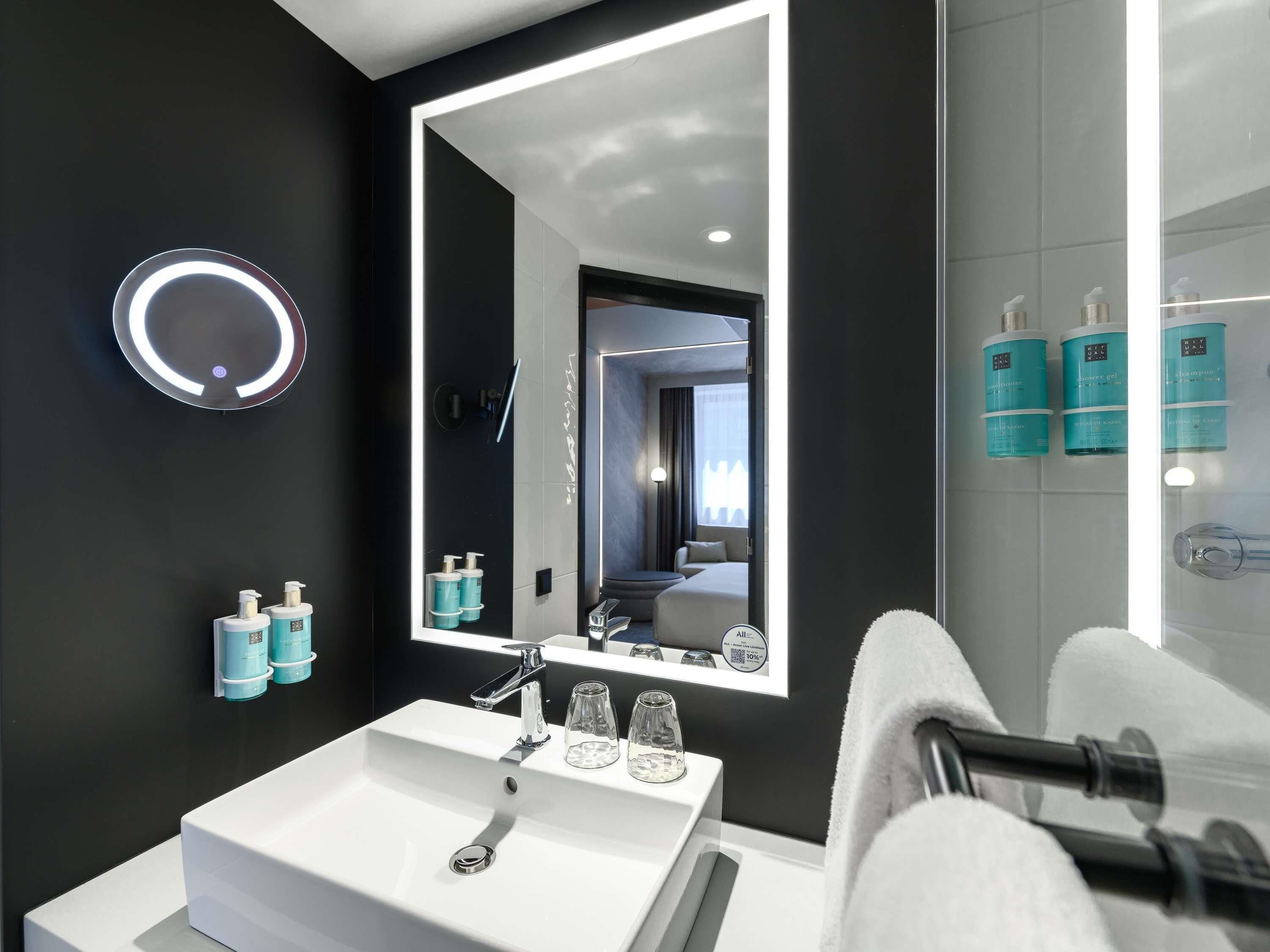 1 bedroom, premium bedding, free minibar, in-room safe