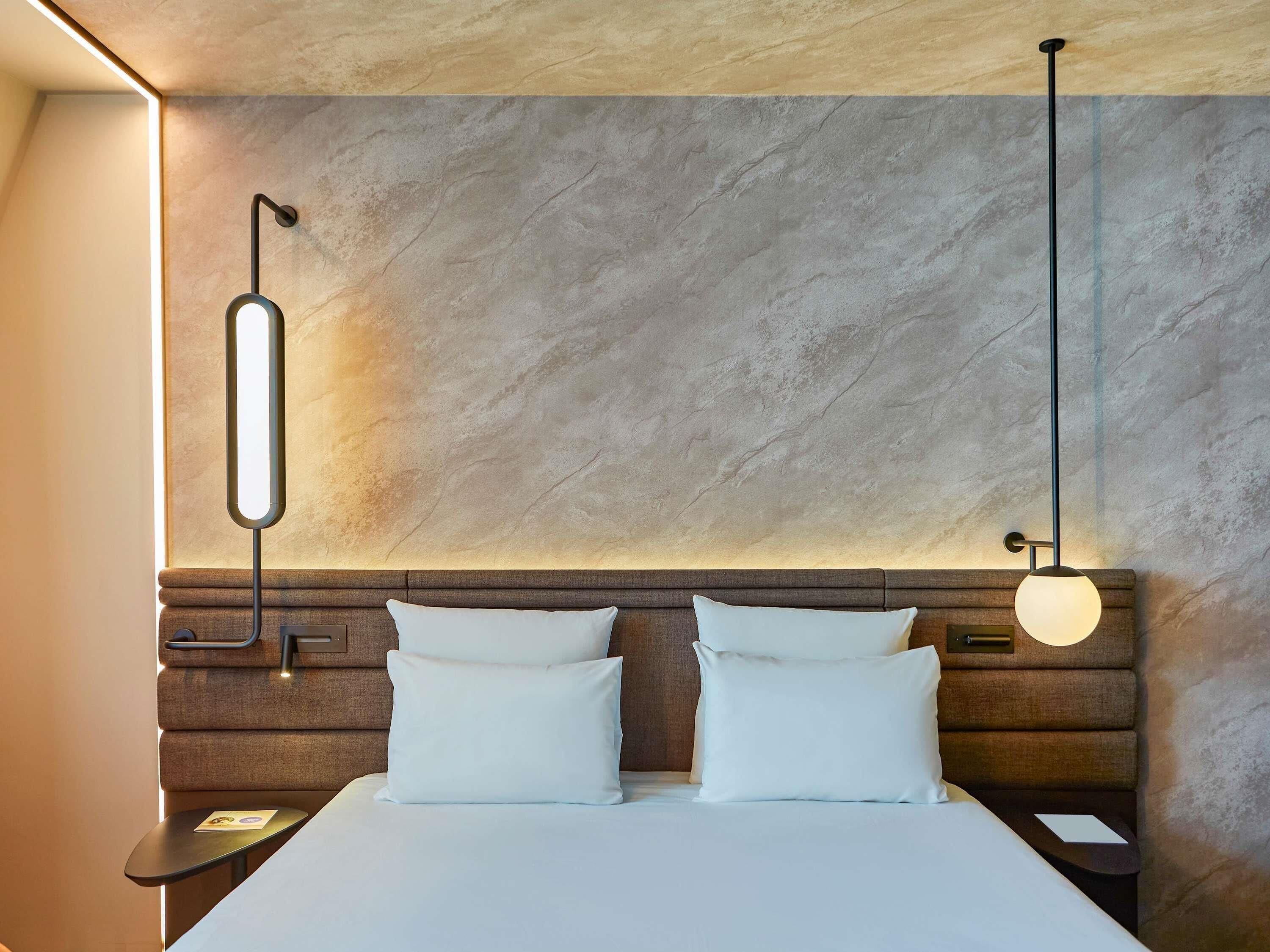 Bộ đồ giường cao cấp, két bảo mật tại phòng 