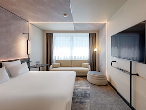 Habitación superior, 1 cama matrimonial y sofá cama | Ropa de cama de alta calidad y caja de seguridad en la habitación