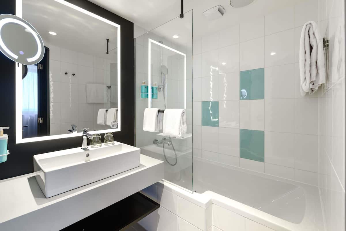 executive double room, 1 double bed | 1 bedroom, premium bedding, free minibar, in-room safe