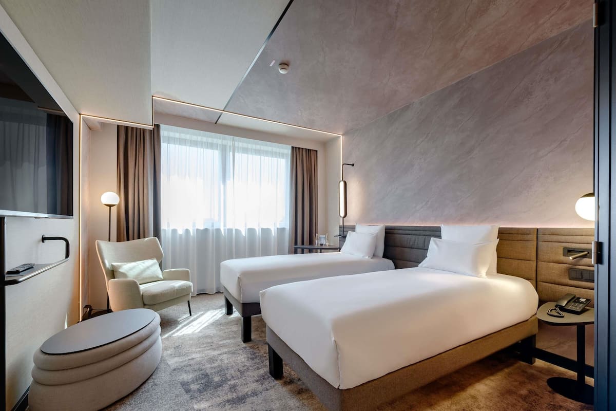 Ropa de cama de alta calidad y minibar con artículos gratuitos