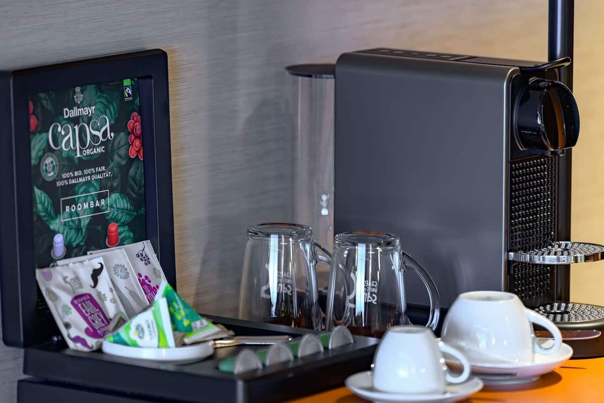 1 bedroom, premium bedding, free minibar, in-room safe