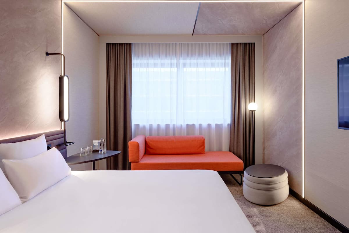 Premium bedding, free minibar, in-room safe, laptop workspace