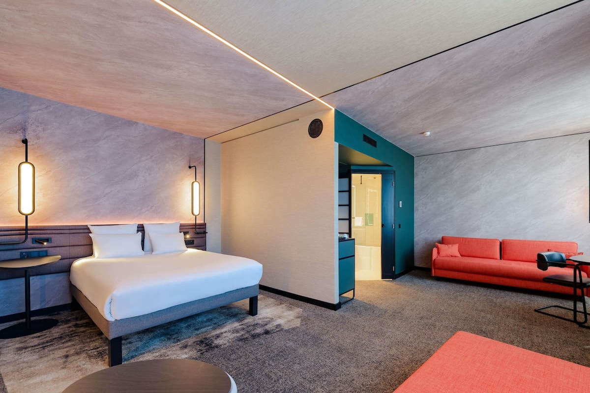 Ropa de cama de alta calidad y minibar con artículos gratuitos