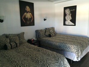 Standardzimmer, 2 Doppelbetten | Ausblick vom Zimmer