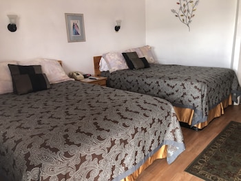 Standard Room, 2 Double Beds | Individually furnished, soundproofing, iron/ironing board, free WiFi at Highlander Motel