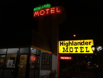 Front of property at Highlander Motel