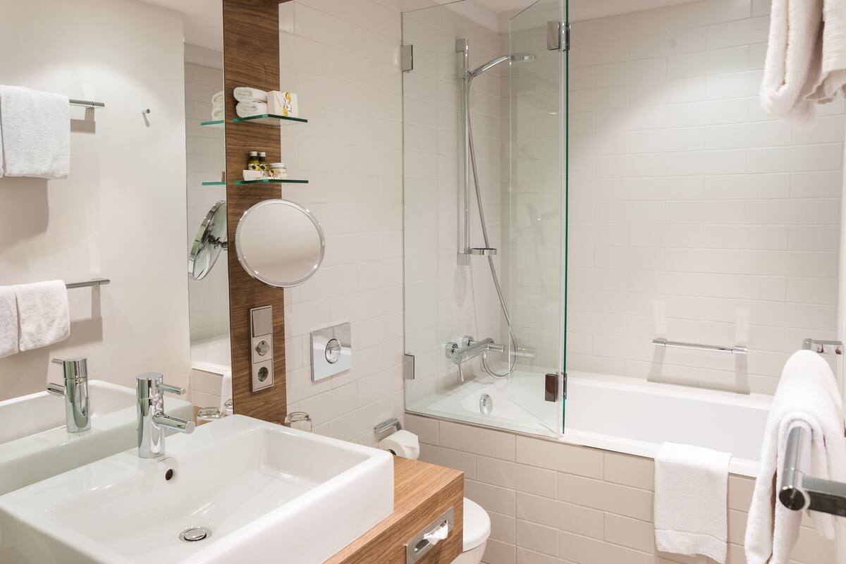 eco-friendly toiletries, hair dryer, towels