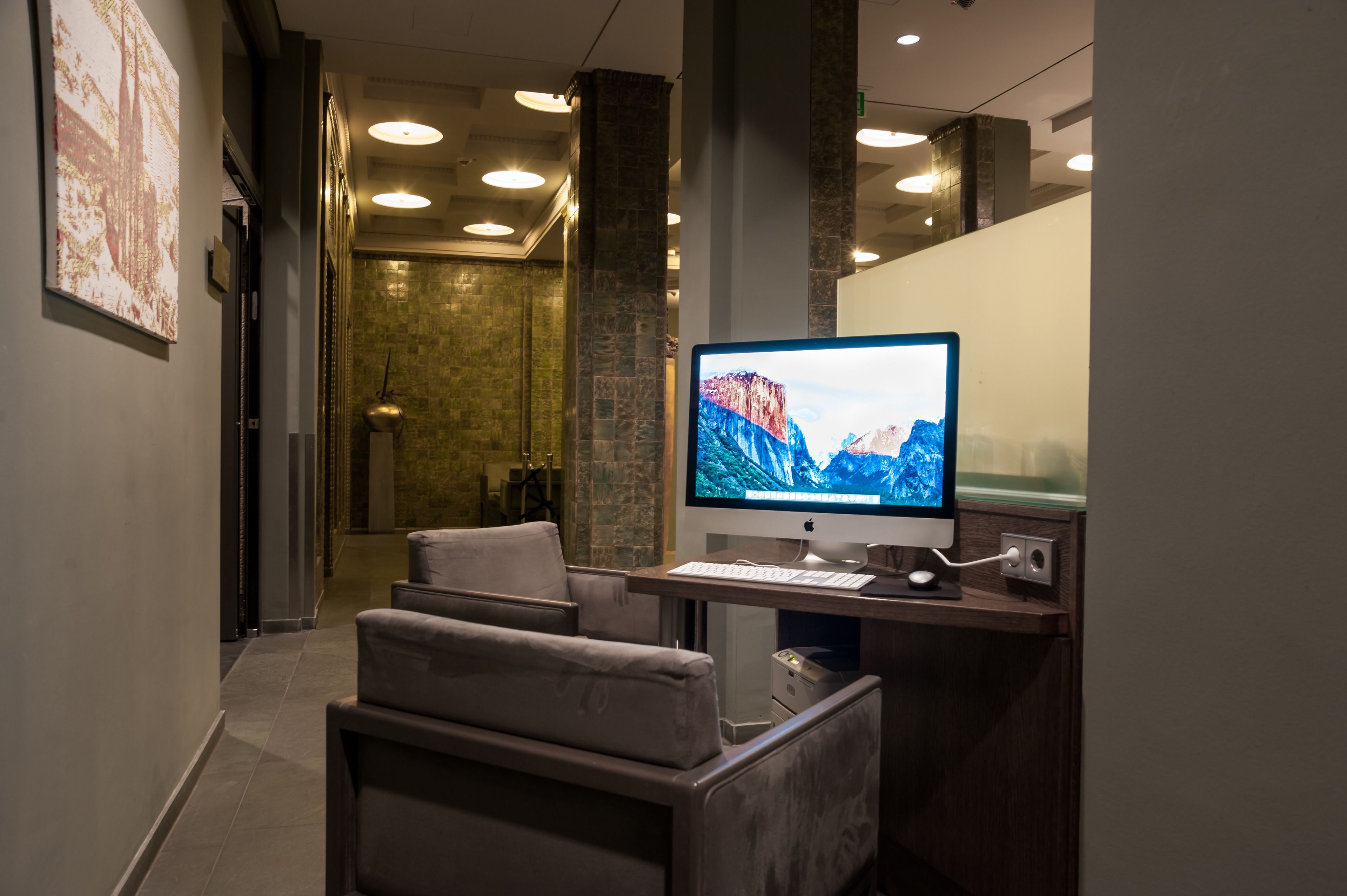 Trung tâm hành chính, văn phòng