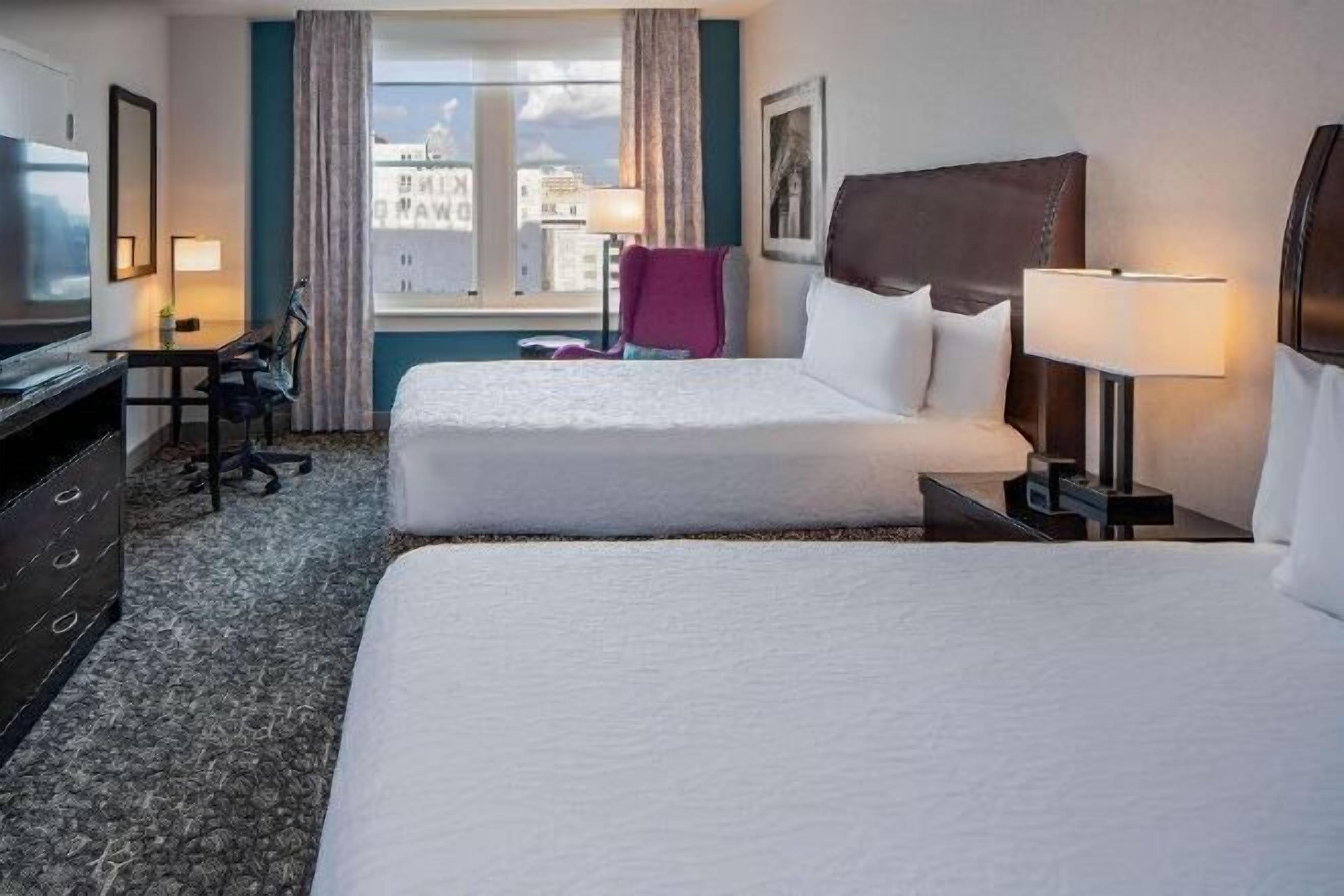 Coffres-forts dans les chambres, fer et planche à repasser