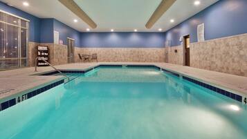 Indoor pool, sun loungers