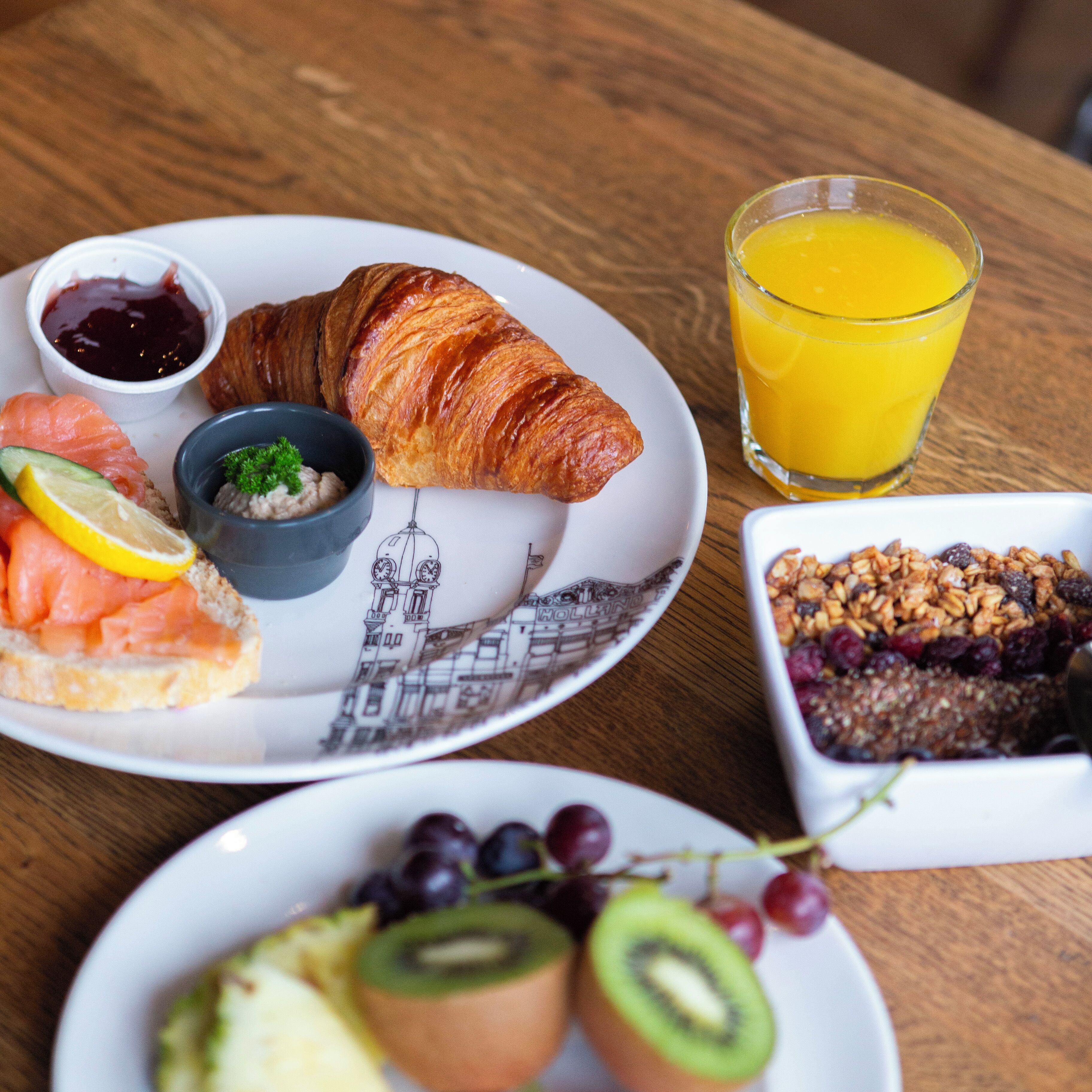 daily buffet breakfast (eur 24 per person)