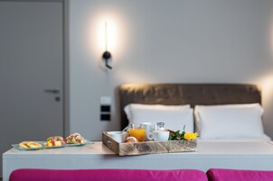 Ropa de cama de alta calidad y minibar 