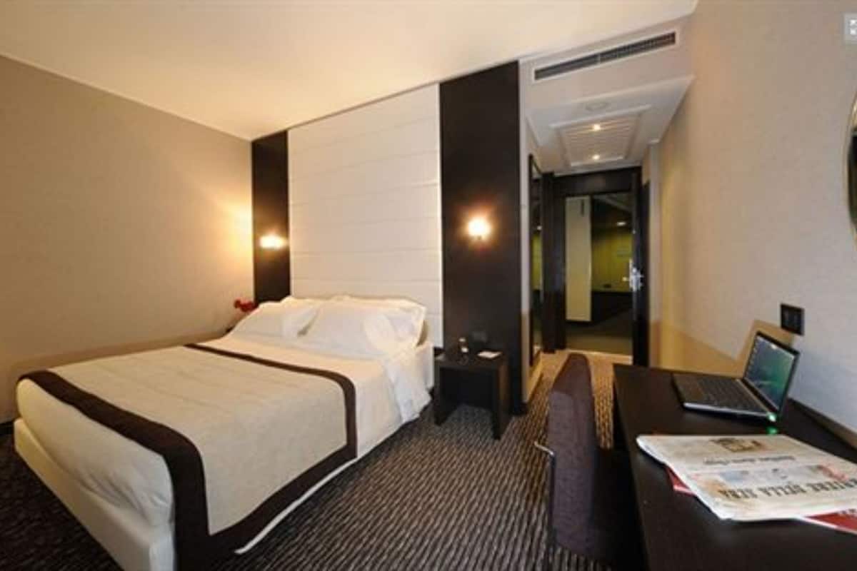 classic single room | 1 bedroom, premium bedding, minibar, in-room safe