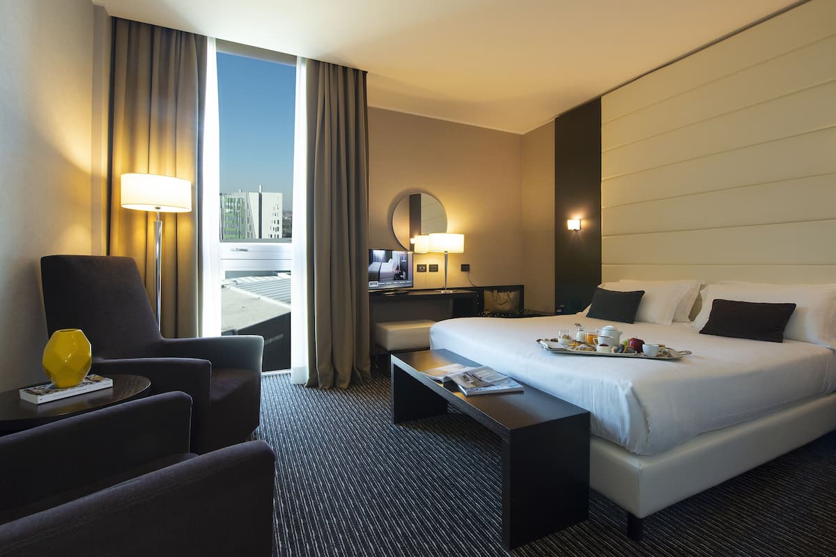 1 bedroom, premium bedding, minibar, in-room safe