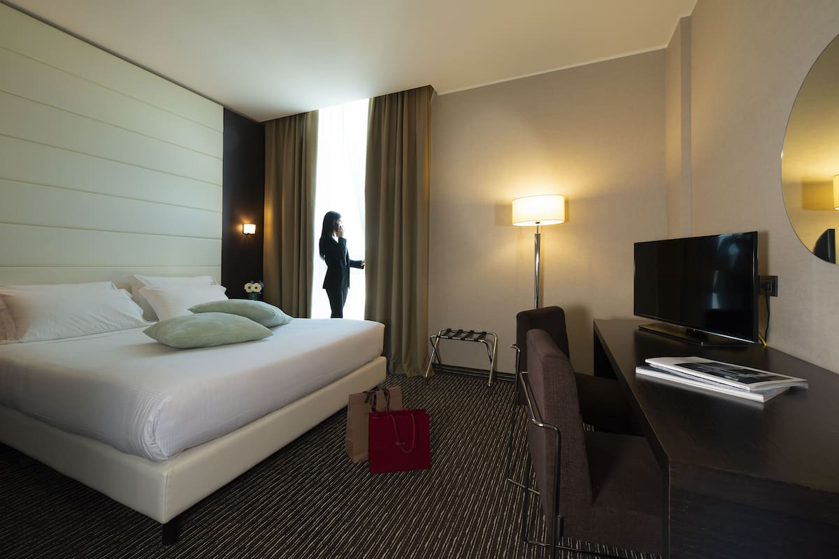 1 bedroom, premium bedding, minibar, in-room safe