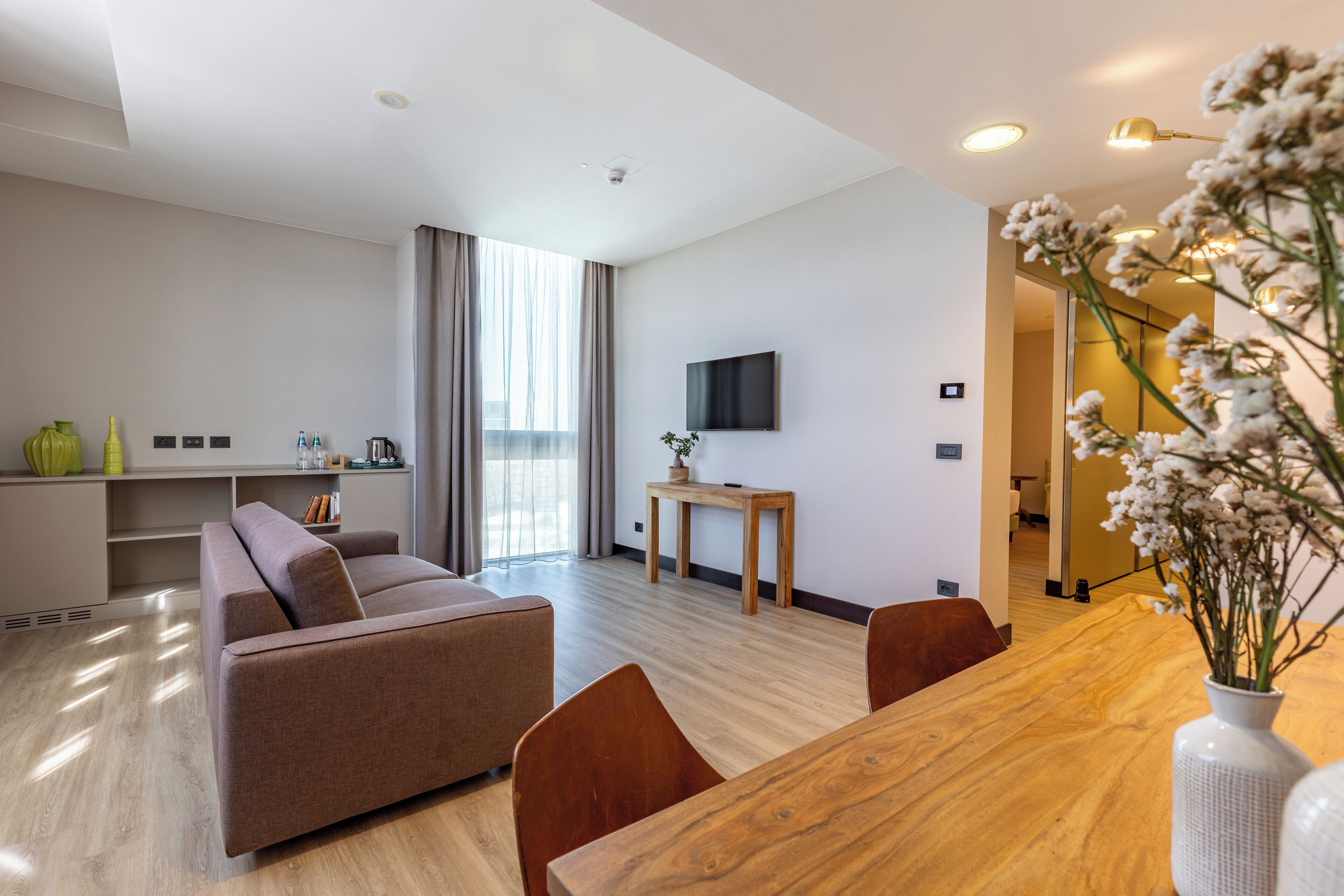 Suite (Skyline) | Premium bedding, minibar, in-room safe, individually furnished