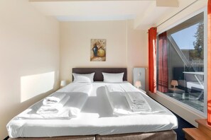 Desk, cots/infant beds, free WiFi - Hotel Comenius (Berlin)