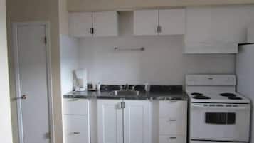 Standard Suite, 1 Bedroom, Kitchen | Private kitchen