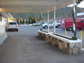 Free self parking - Trans Canada Motel (Kamloops)