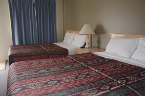 Cortinas blackout, wifi gratis y ropa de cama 