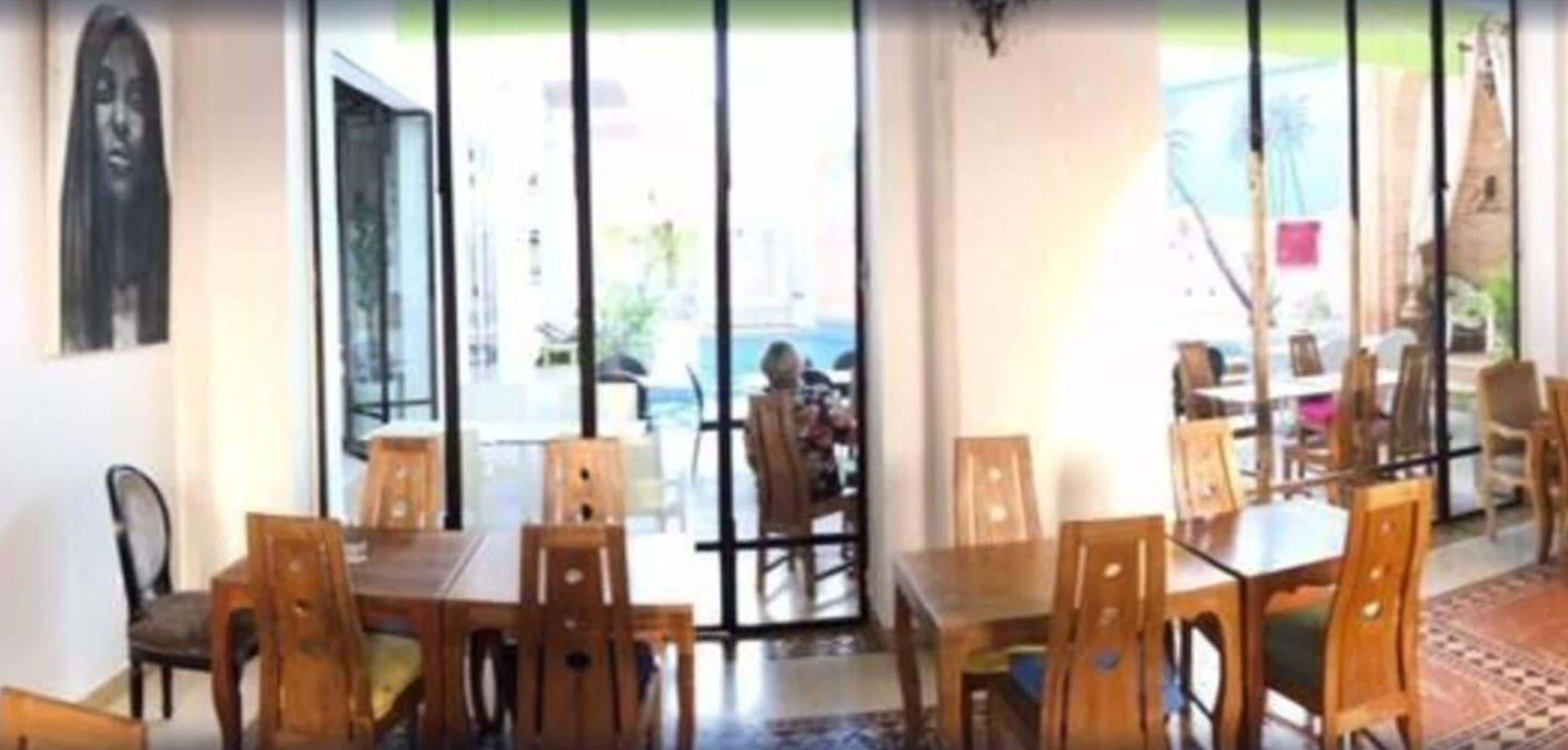 2 restaurants, breakfast served