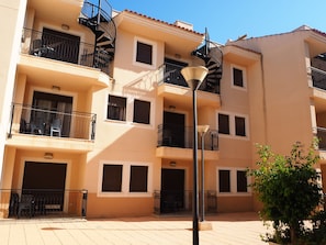 Apartment, 2 Bedrooms (2 adults) | Courtyard view - Aguilas de los Collados (Aguilas)