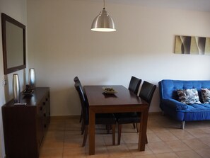 20-inch flat-screen TV with cable channels, LCD TV - Aguilas de los Collados (Aguilas)