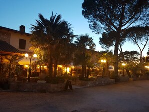 Breakfast, lunch, dinner served; Italian cuisine, garden views  - Hotel Villa Elda (Assisi)