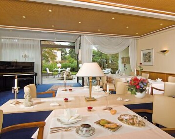 Frukostbuffé varje dag (EUR 10 per person)