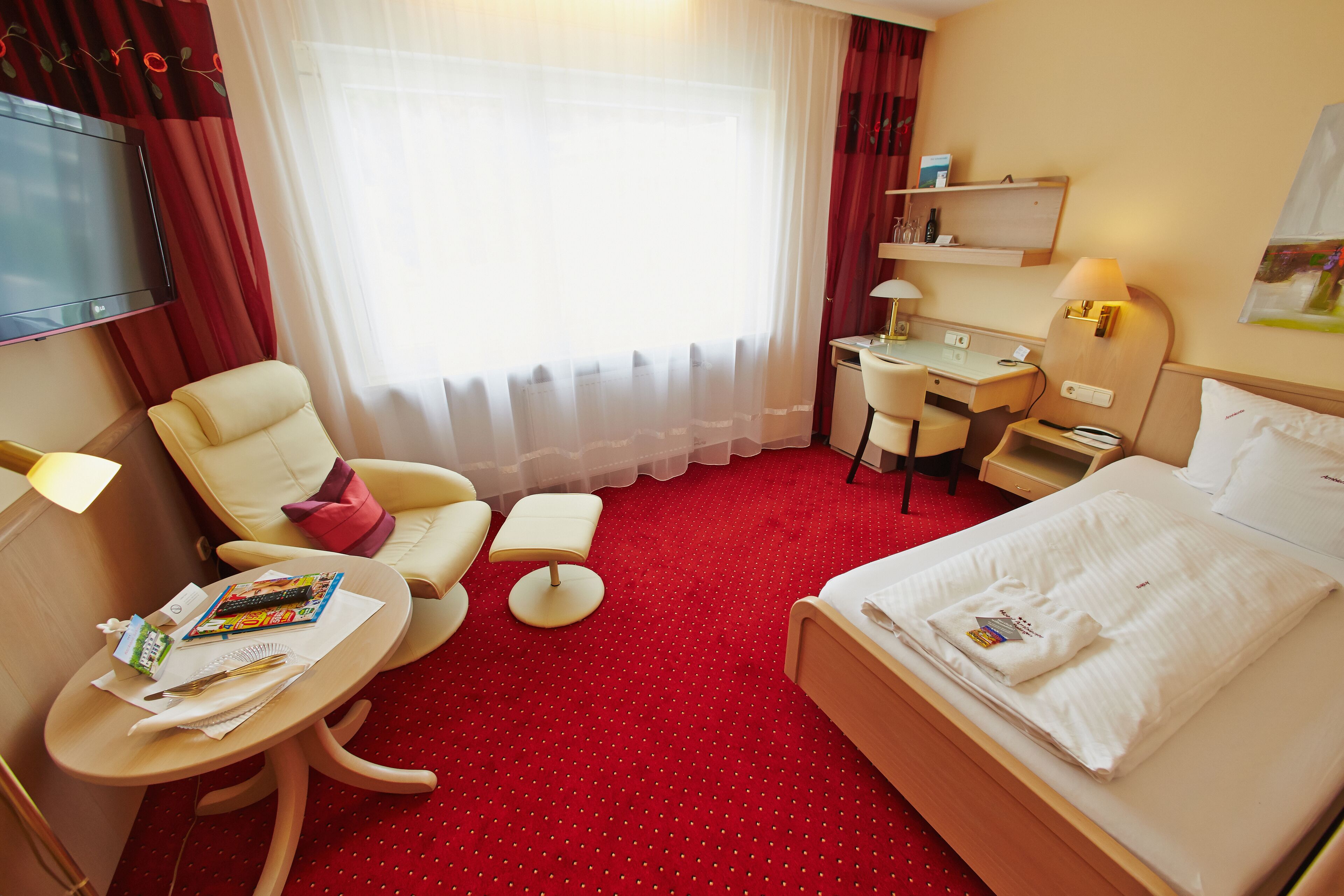 comfort single room | minibar, in-room safe, desk, iron/ironing board