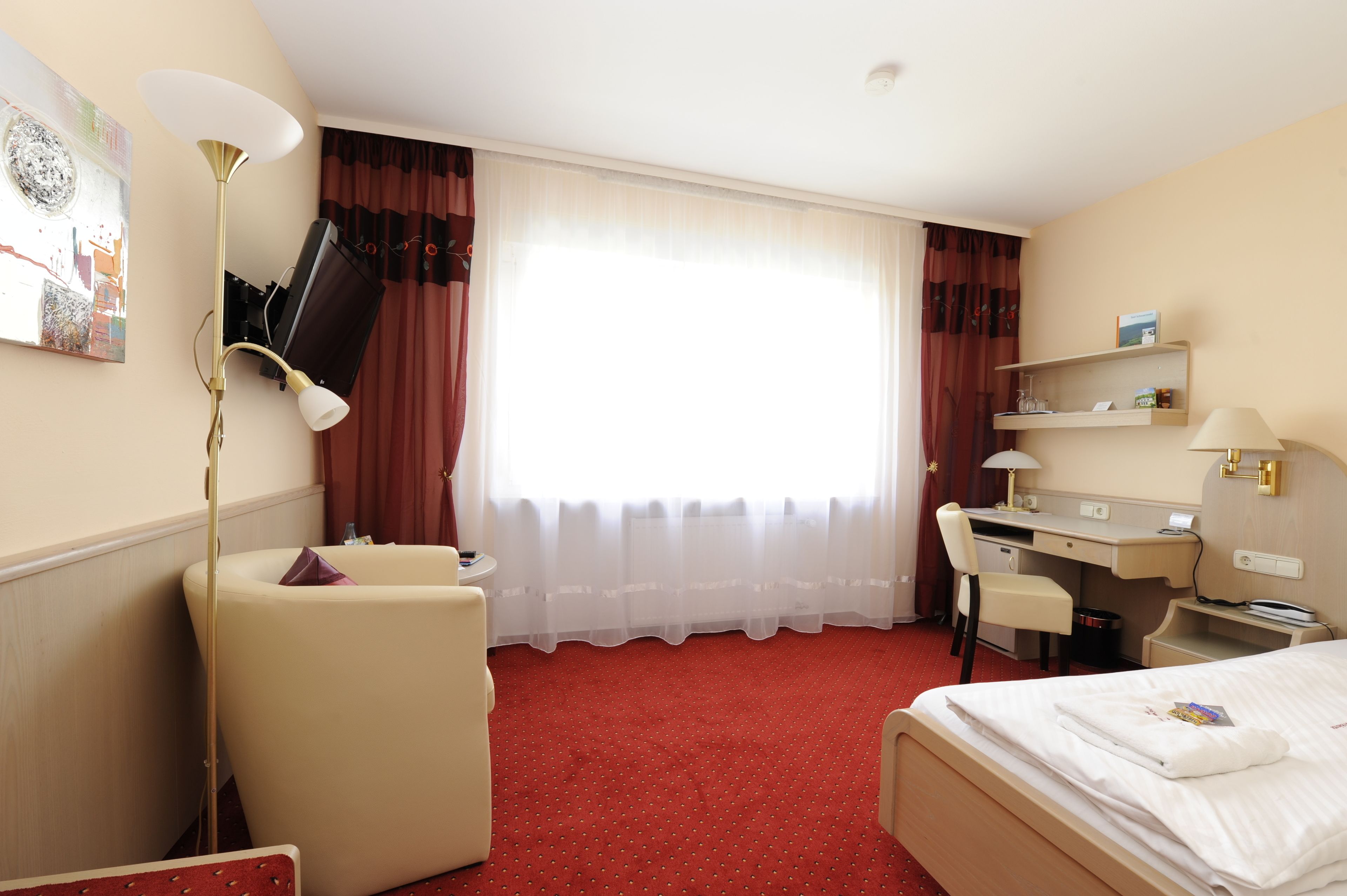 comfort single room | minibar, in-room safe, desk, iron/ironing board