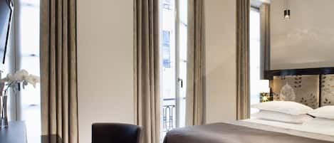Chambre Double Standard, 1 grand lit, baignoire