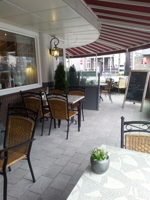 Breakfast, lunch and dinner served  - Oranje Hotel Sittard (Sittard)