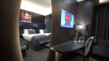 Caja de seguridad en la habitación, escritorio y insonorización