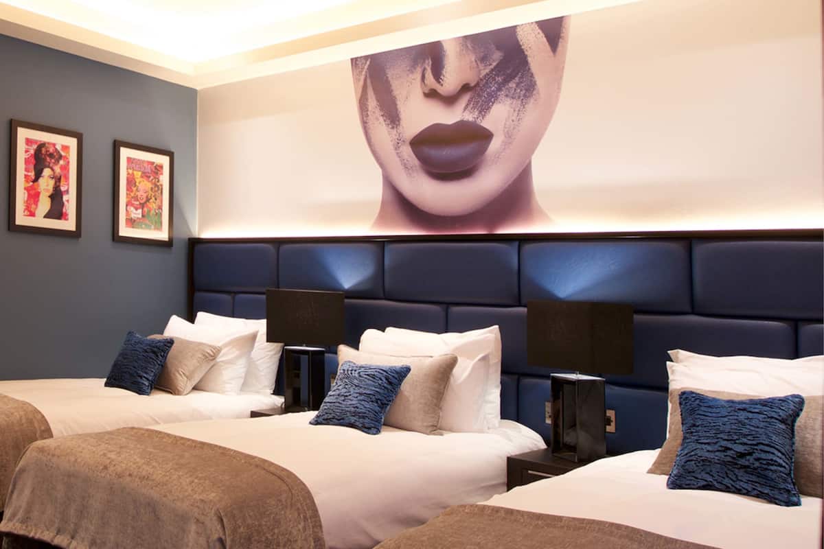 triple room | in-room safe, desk, soundproofing, iron/ironing board