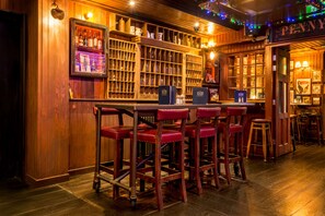 Serveert ontbijt, lunch en diner