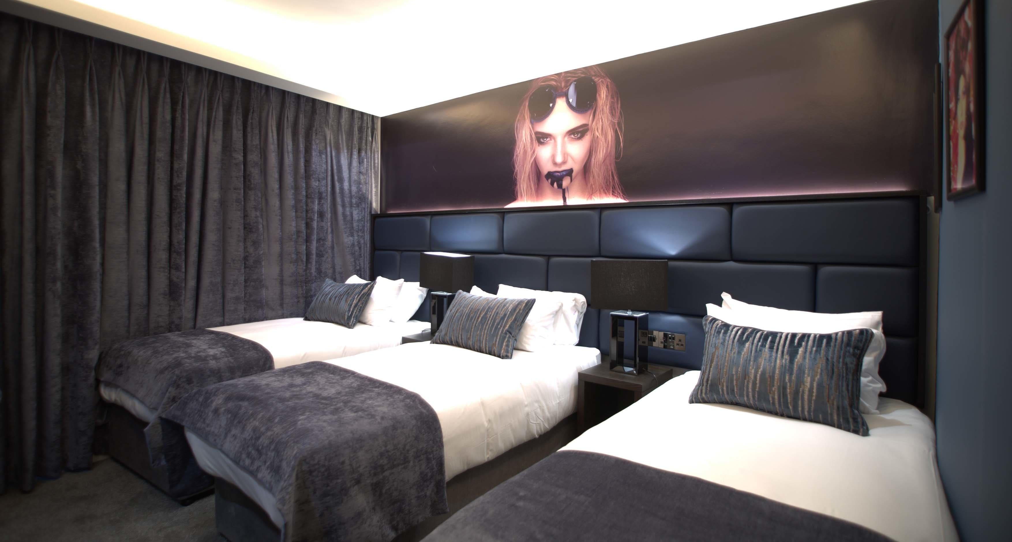 triple room | in-room safe, desk, soundproofing, iron/ironing board