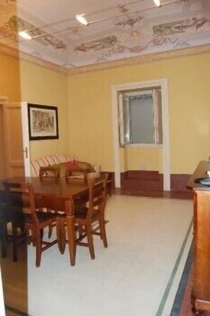 Suite (for 4 people) | Speisen