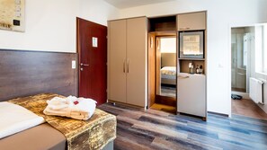 Business Single Room | Premium bedding, pillowtop beds, minibar, in-room safe - Der Kaiserhof (Ried im Innkreis)