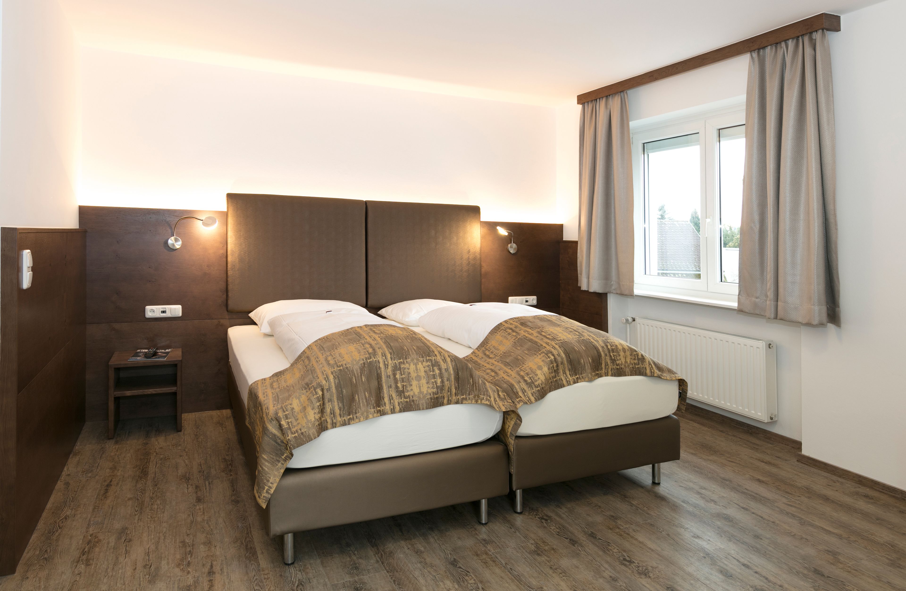 premium bedding, pillow-top beds, minibar, in-room safe