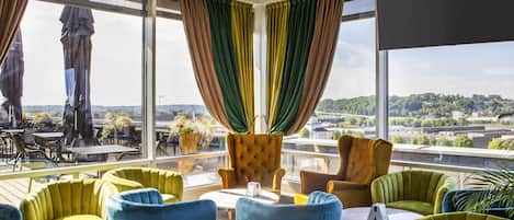 2 bares o lounges