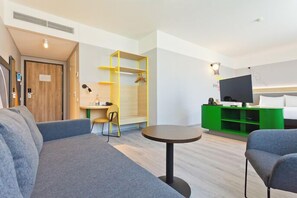 Room, 1 Queen Bed with Sofa bed | Desk, soundproofing, iron/ironing board, free cribs/infant beds - Ibis Styles Kaunas Centre (Kaunas)