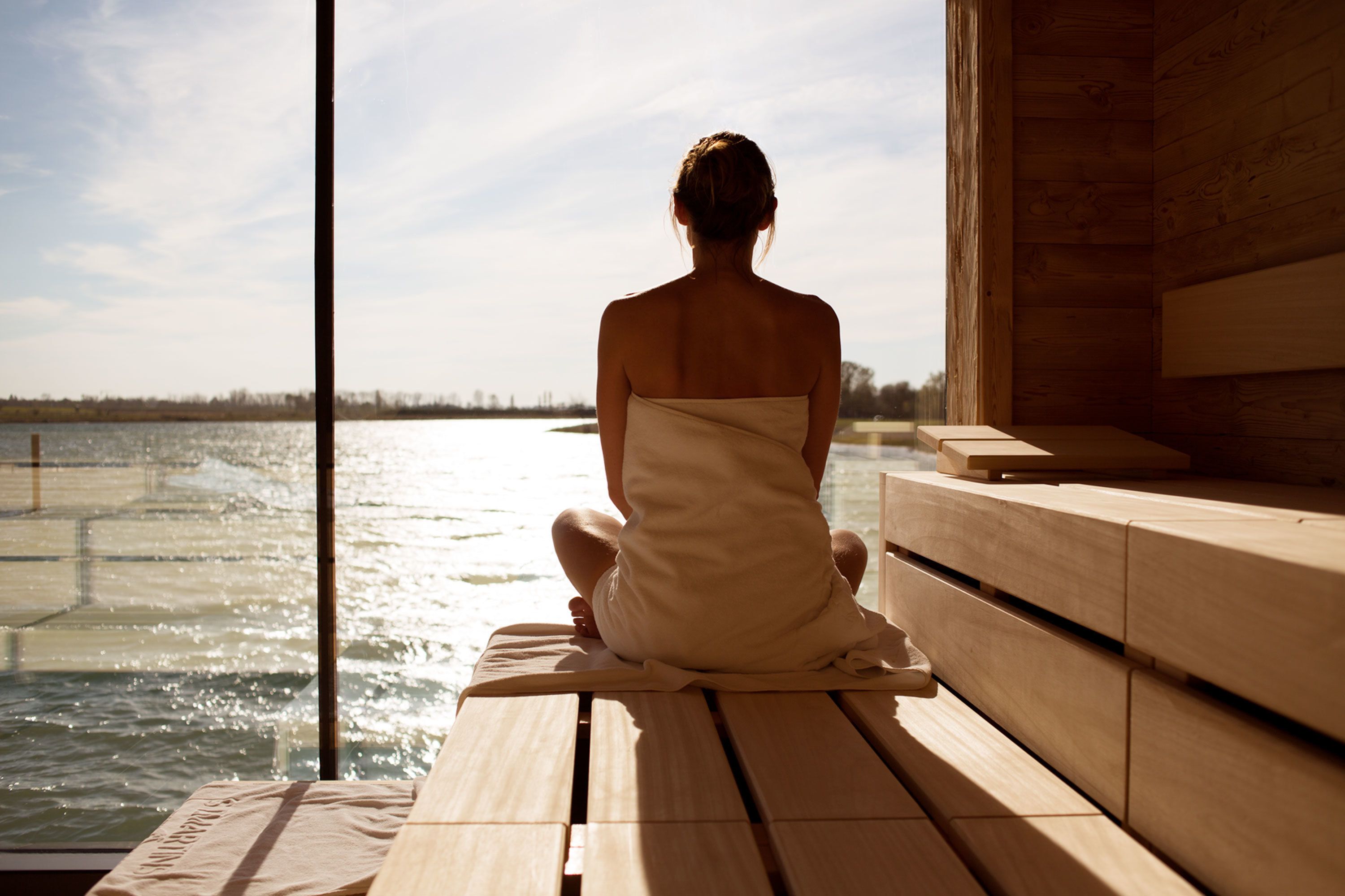 sauna, body treatments, aromatherapy, hot stone massages, body wraps