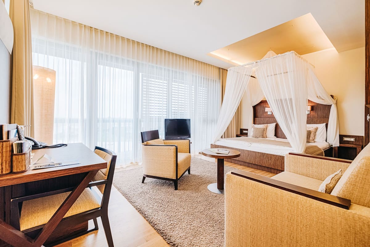 junior suite, lake view | free minibar, in-room safe, desk, laptop workspace