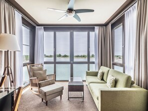 Panorama Junior Suite | Free minibar, in-room safe, desk, laptop workspace - St. Martins Therme & Lodge (Frauenkirchen)