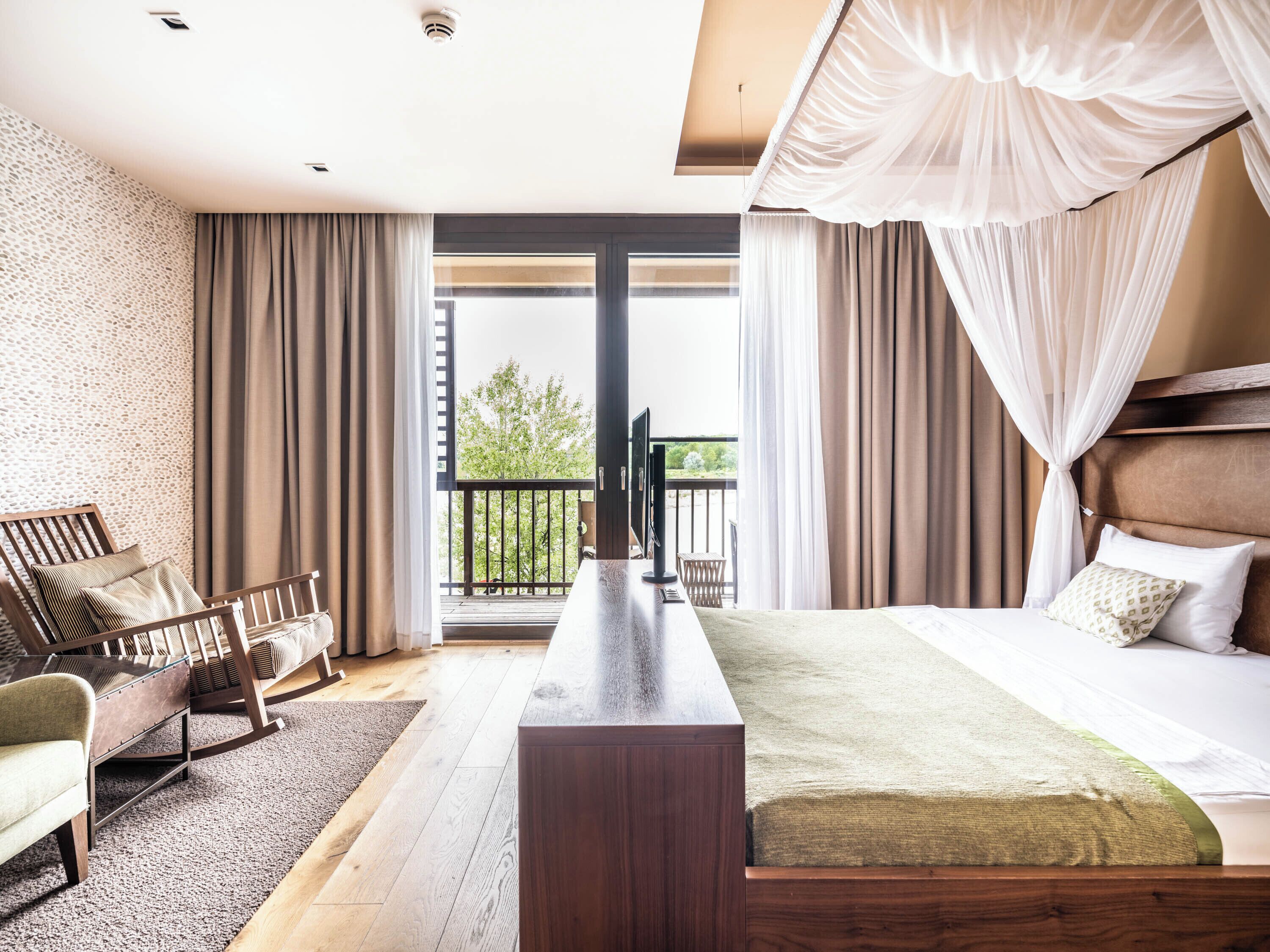 Entdecker Junior Suite (Familiensuite) | Free minibar, in-room safe, desk, laptop workspace