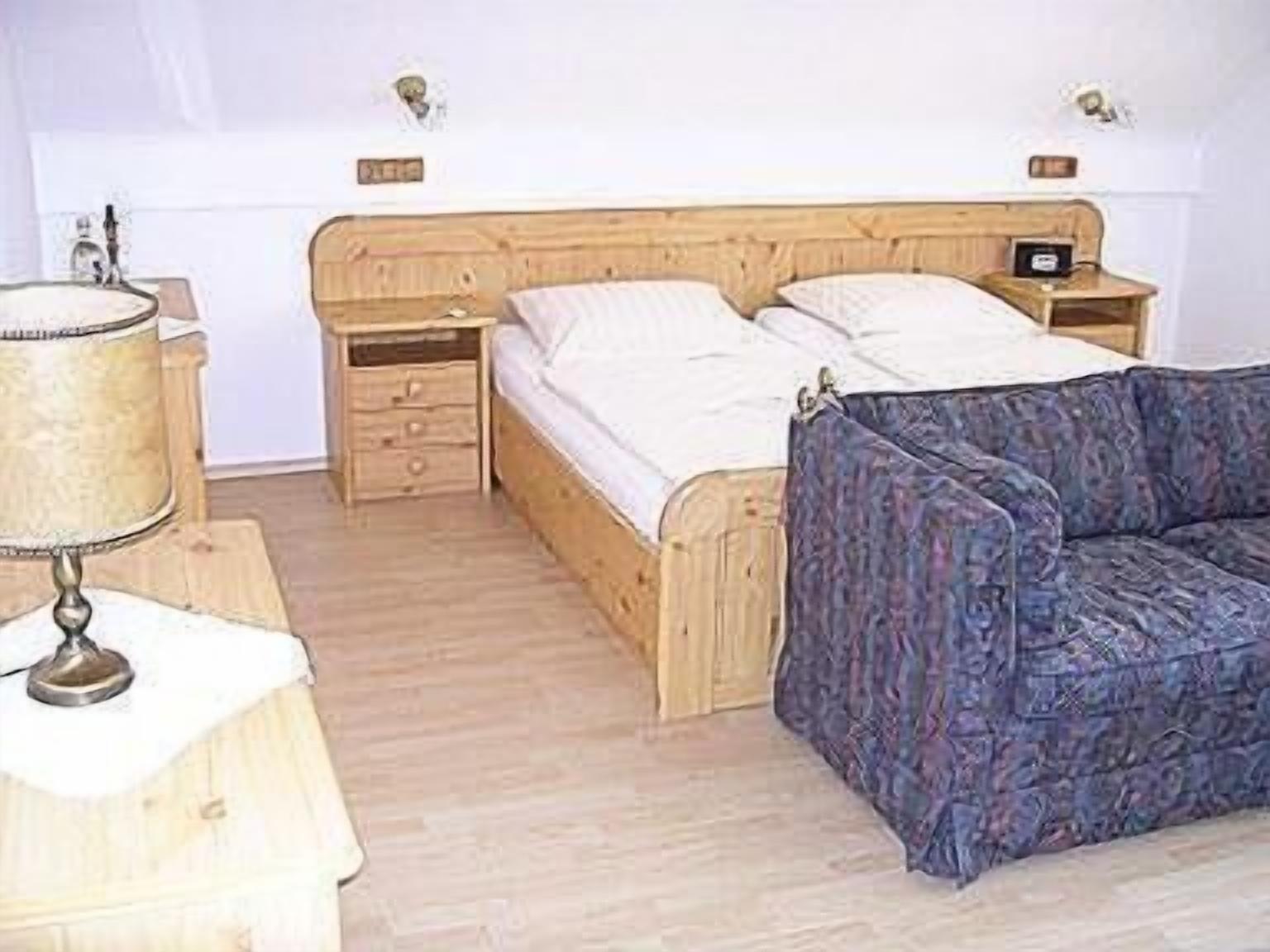 desk, free cots/infant beds, rollaway beds, free wifi